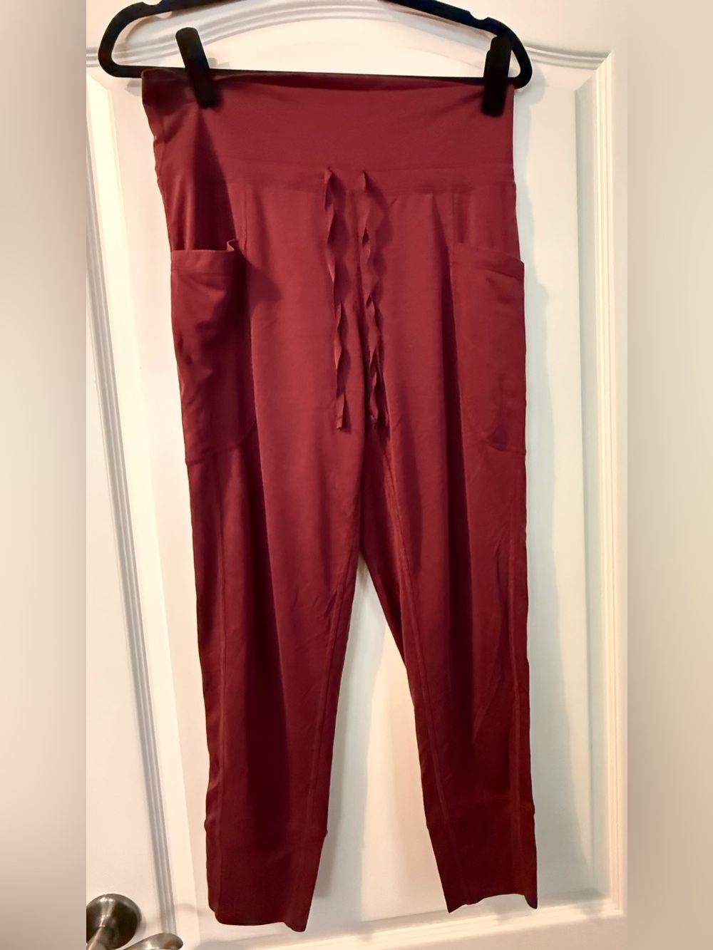 Fabletics Joggers in Maroon
